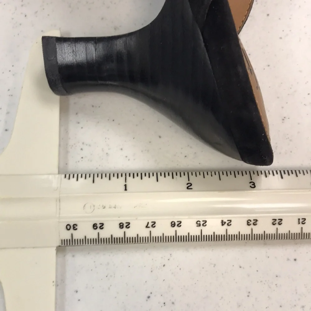 Sofft Suede Scalloped Heels - Picture 16 of 16